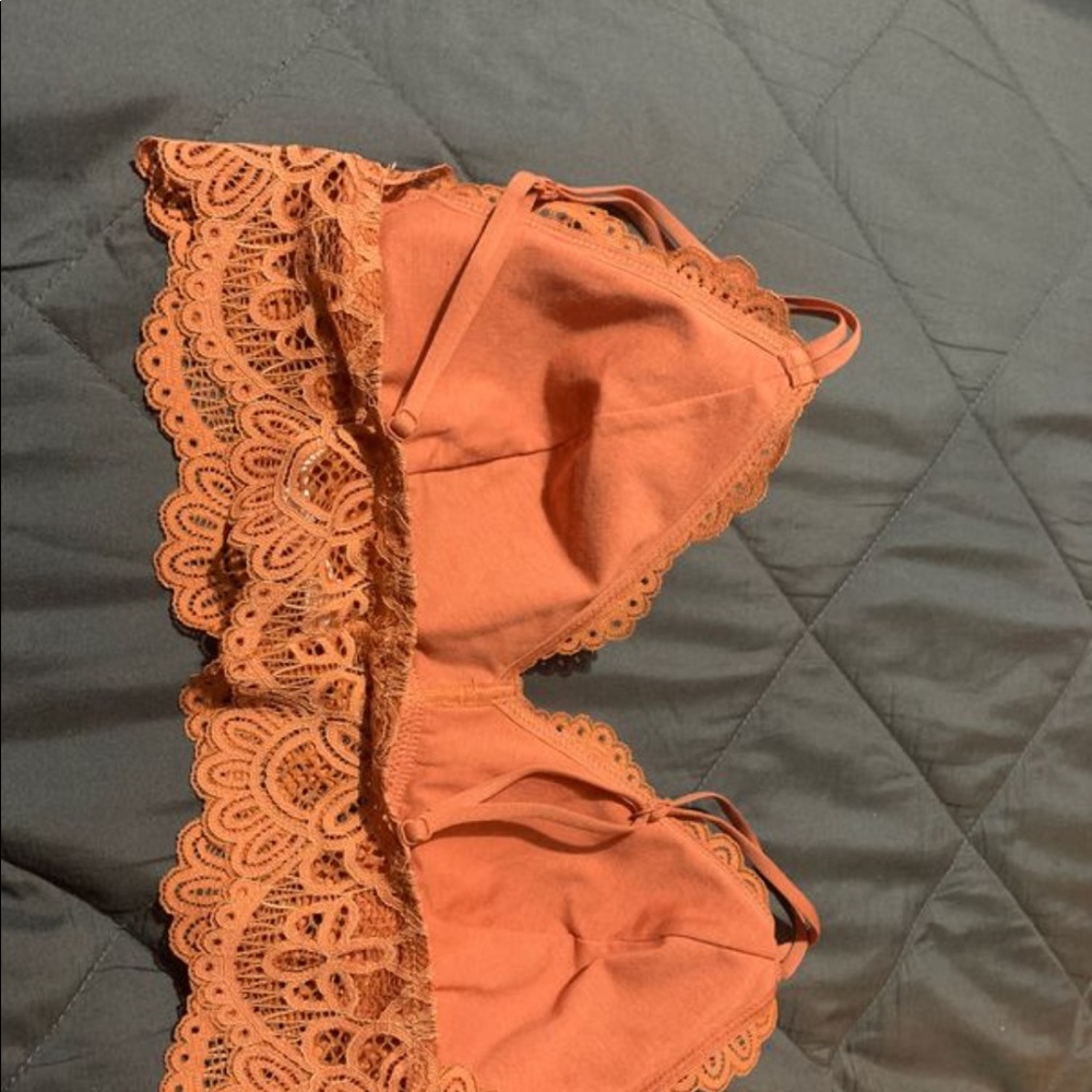 Bras - Picture 4 of 5